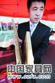 工商质检揭露家具黑幕 锯末掺花生皮号称实木(图)