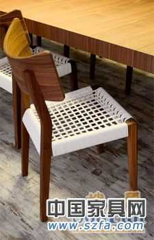 Paola Navone设计的InOut椅子