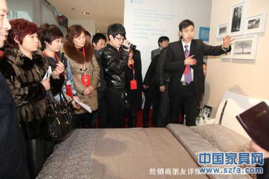 创变2012 掌上明珠家具商务年会顺利召开 创变2012 掌上明珠家具商务年会顺利召开