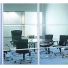 办公玻璃隔断的打扮对各行各业的室内环境起着重要的作用