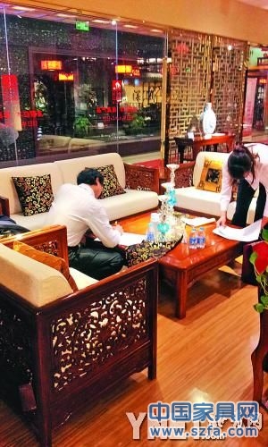 先查“三证”再出手,将成为日后消费红木家具的标准步骤