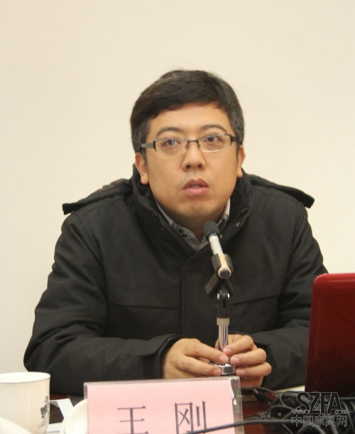 青岛家协举行2013年实木家具专委会座谈会