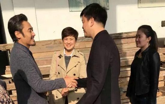 王寅董事长_王寅和蝈蝈儿子照片(2)
