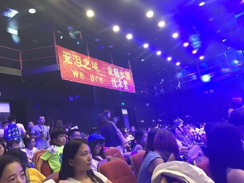 “炒米”最爱！顾家家居功能沙发“能量舱”亮相邓超粉丝见面会