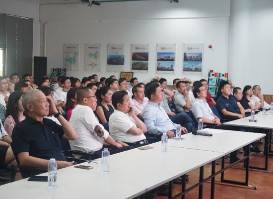 深圳市家具行业协会第七届理事会昨日顺利召开