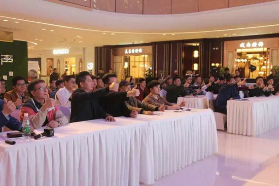 别开生面，华艺广场变身灯光知识大讲堂