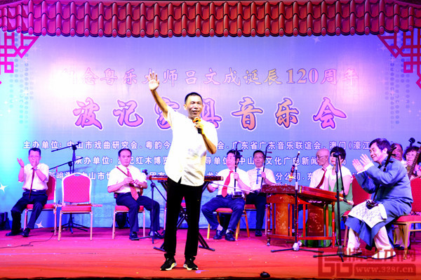 波记家具音乐会现场人声鼎沸,热闹非凡