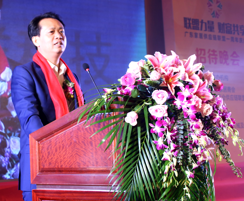 中国家居品牌联盟主席熊建涛发表讲话