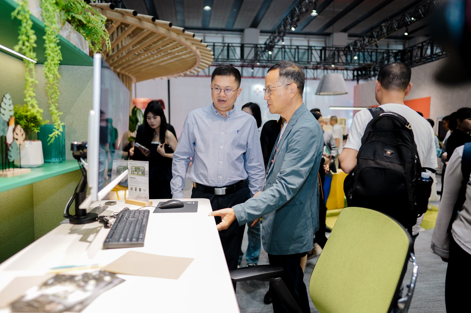 CIFF广州开幕首日直击： 迪欧集团&ldquo;破茧&rdquo;登场，新品牌迪欧S成全场焦点