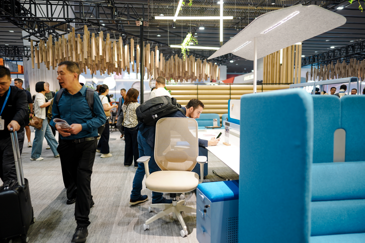 CIFF广州开幕首日直击： 迪欧集团&ldquo;破茧&rdquo;登场，新品牌迪欧S成全场焦点