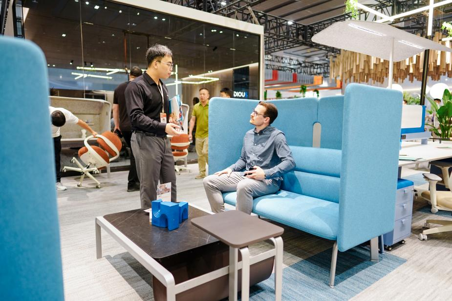 CIFF广州开幕首日直击： 迪欧集团&ldquo;破茧&rdquo;登场，新品牌迪欧S成全场焦点