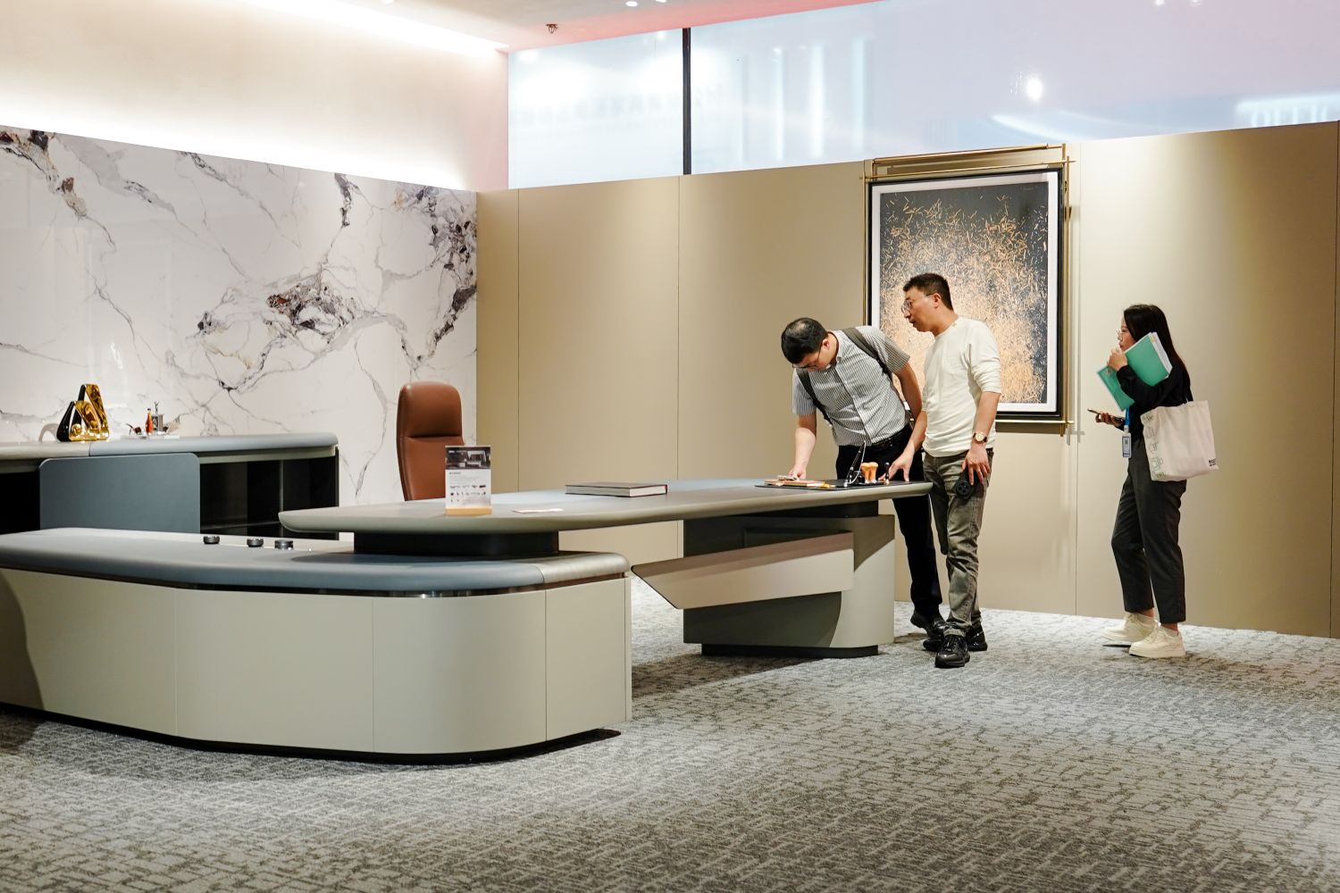 CIFF广州开幕首日直击： 迪欧集团&ldquo;破茧&rdquo;登场，新品牌迪欧S成全场焦点